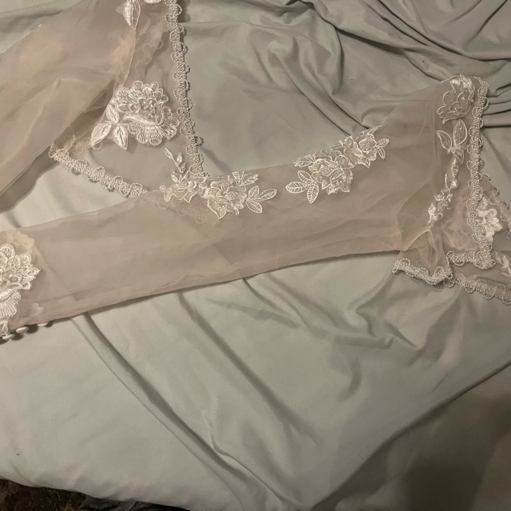 Custom made wedding sleeves attachable / detachable - Picture 7 of 8